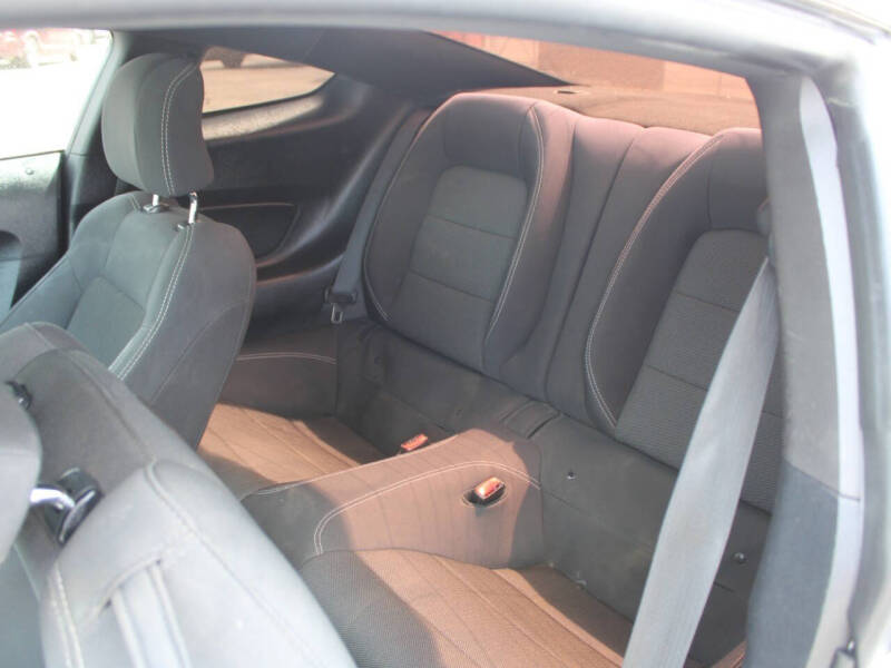 2017 Ford Mustang V6