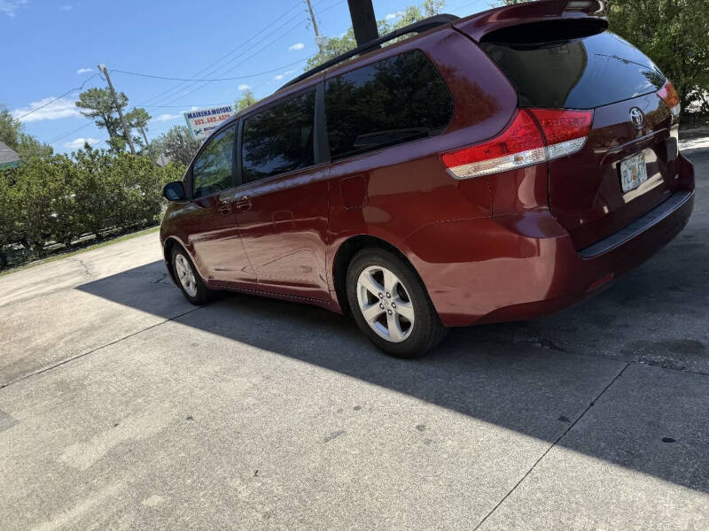 2013 Toyota Sienna LE 8-Passenger