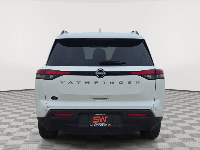 2025 Nissan Pathfinder SV