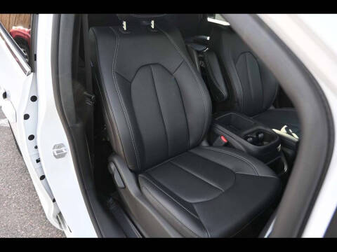 2025 Chrysler Voyager LX