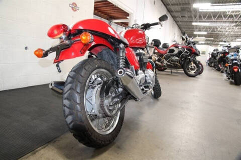2011 Triumph THRUXTON 9