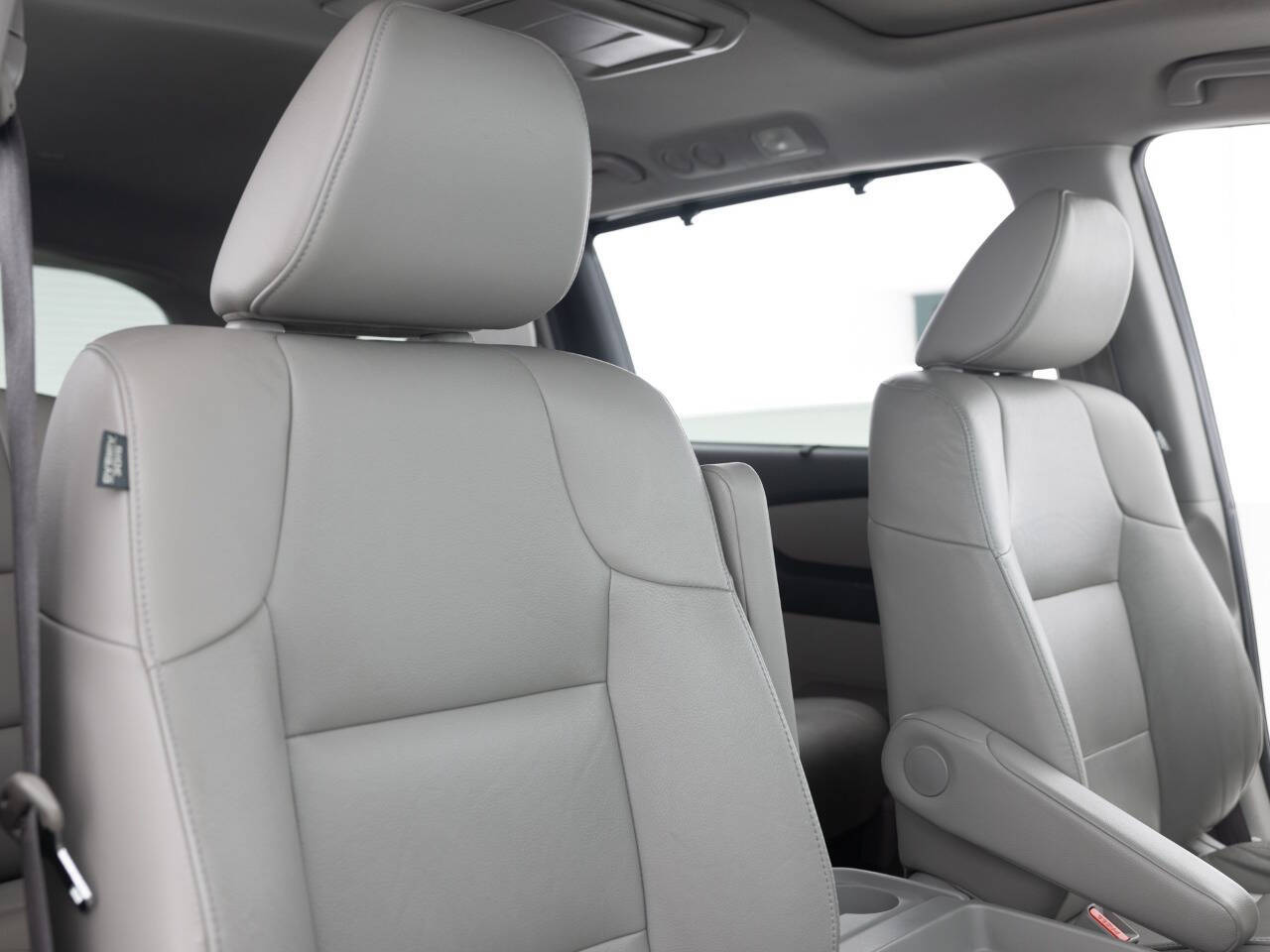 Used Car 2016 Honda Odyssey  Touring Elite 4dr Mini Van For Sale Under $12,000 In Coal City, Illinois