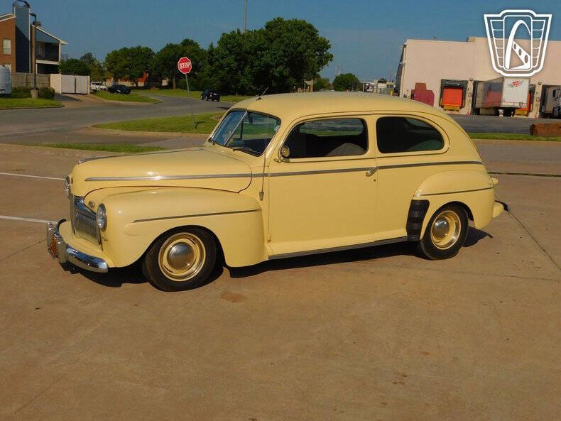 1942 Ford Super Deluxe