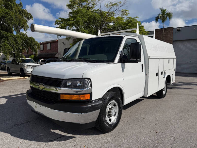 2017 Chevrolet Express Cutaway Base