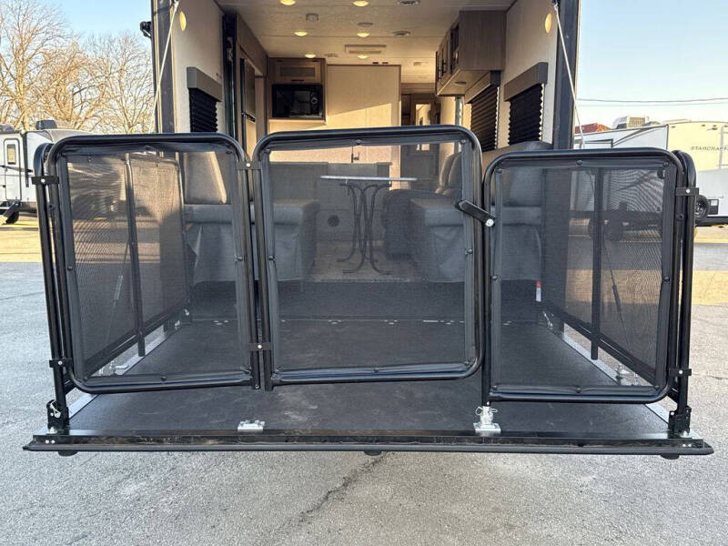 2023 Coleman 270TQ