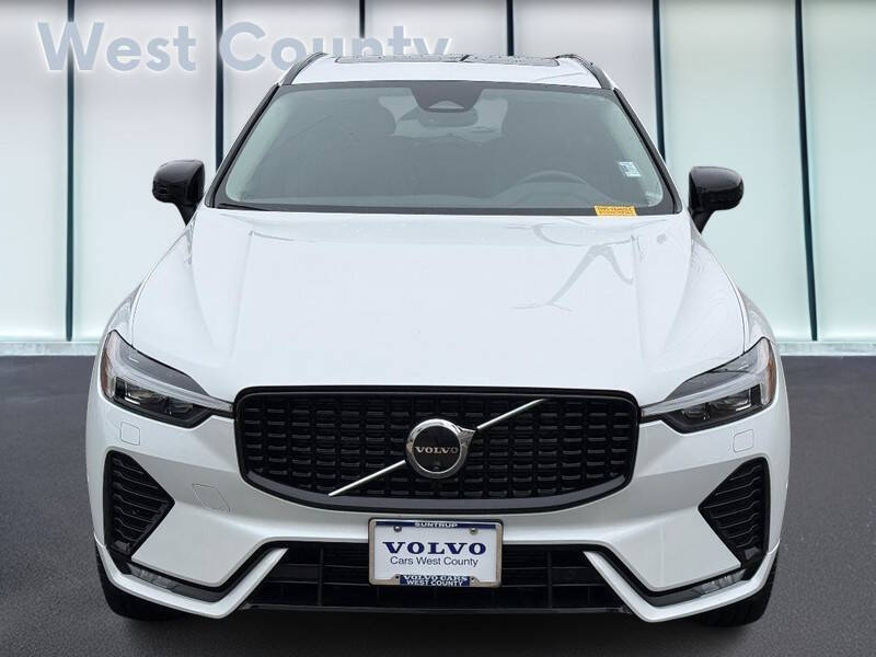 2024 Volvo XC60 B5 Plus Dark Theme