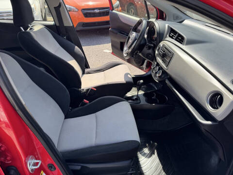2013 Toyota Yaris 5-Door LE