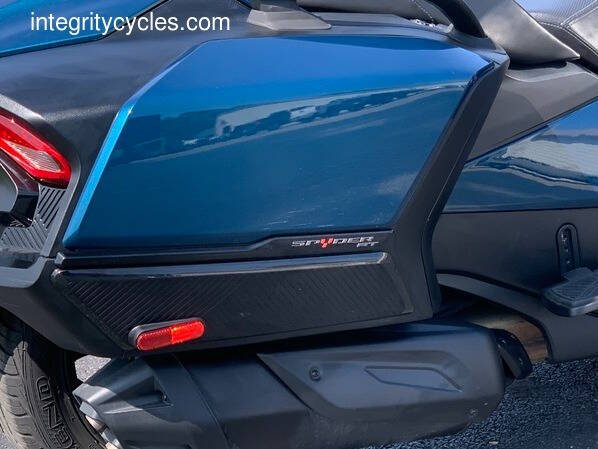 2021 Can-Am Spyder® RT SE6