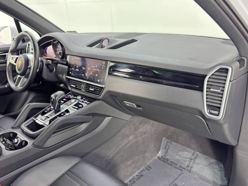 2023 Porsche Cayenne Platinum Edition