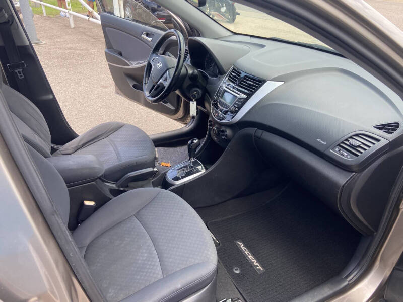 2013 Hyundai Accent SE