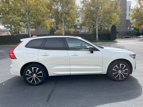 2025 Volvo XC60 B5 Plus Dark Theme
