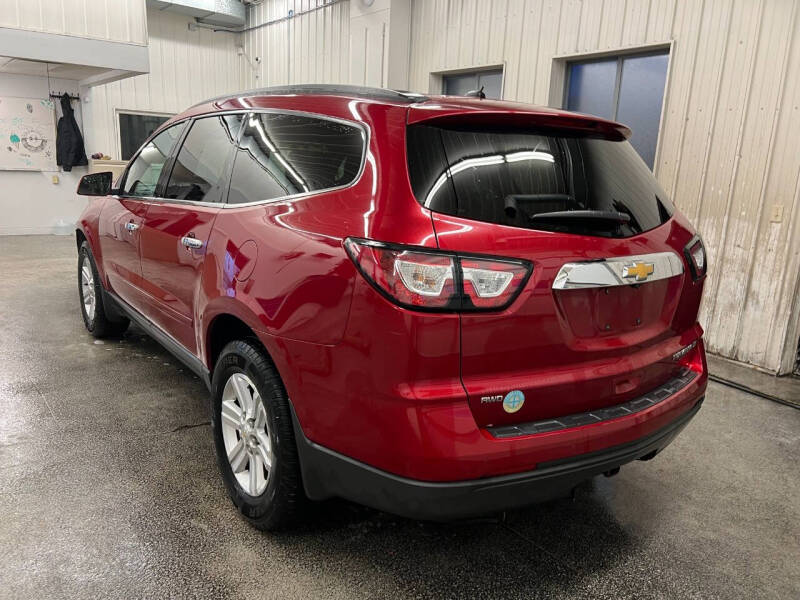 2014 Chevrolet Traverse 1LT photo 2