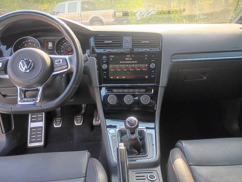 2019 Volkswagen Golf GTI SE