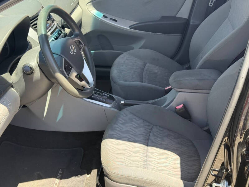 2012 Hyundai Accent GLS