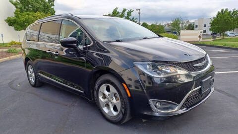 2017 Chrysler Pacifica Touring-L Plus