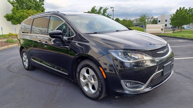 2017 Chrysler Pacifica Touring-L Plus
