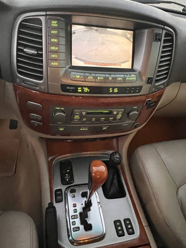 2004 Lexus LX 470
