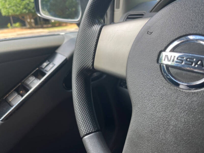 2011 Nissan Pathfinder LE