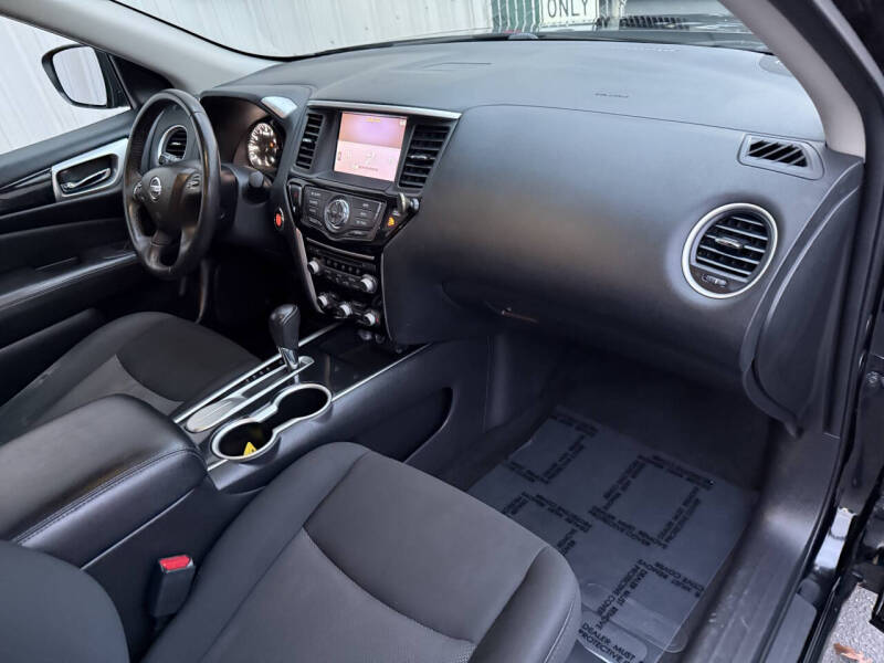 2018 Nissan Pathfinder SV