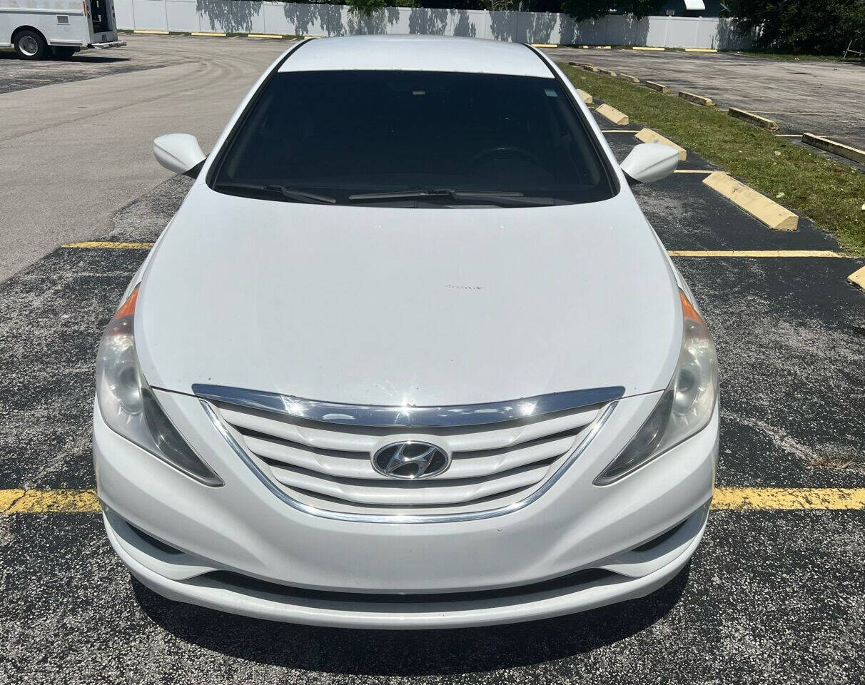 2012 Hyundai Sonata  - $9,500