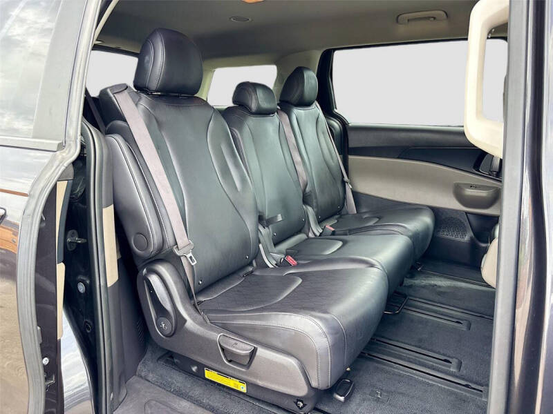 2025 Kia Carnival LXS