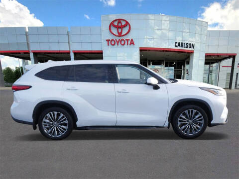 2022 Toyota Highlander Platinum