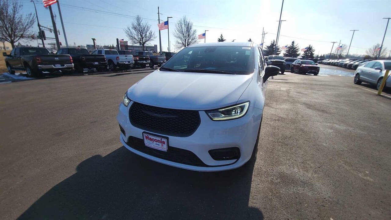 2024 Chrysler Pacifica Plug-In Hybrid for sale at Victoria Auto Sales in Victoria, MN