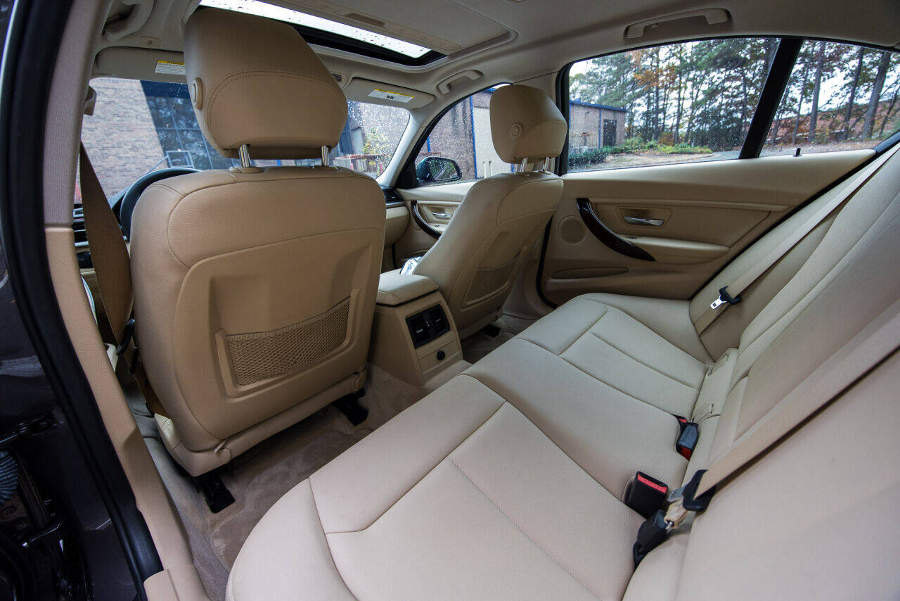 2015 BMW 3 Series 16