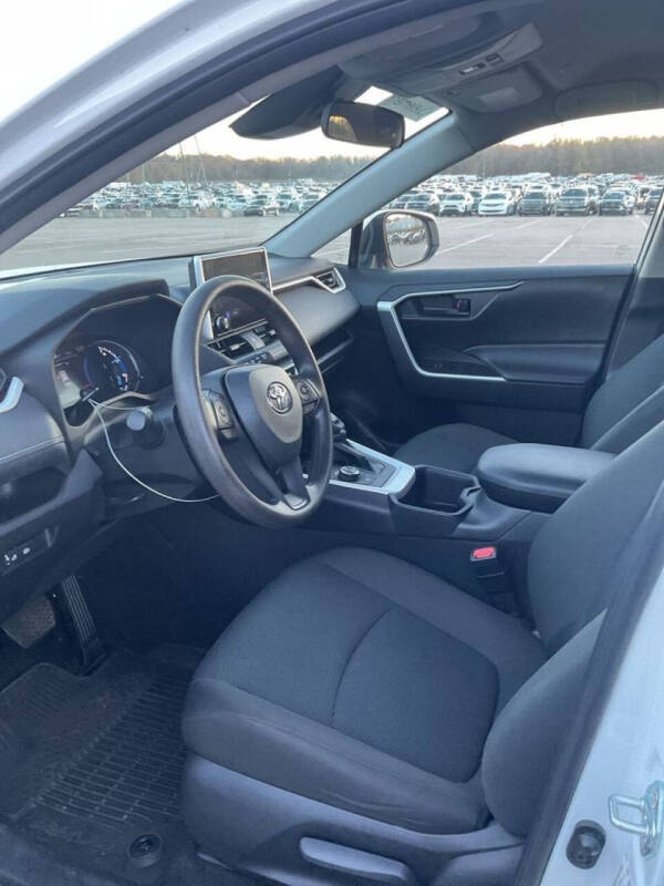 2024 Toyota RAV4 Hybrid LE