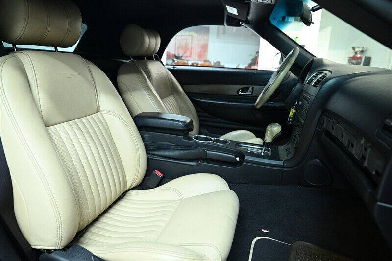 2004 Ford Thunderbird 19