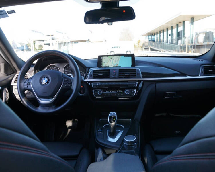 2018 BMW 3 Series 330i xDrive