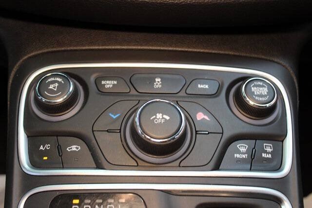 2016 Chrysler 200 LX