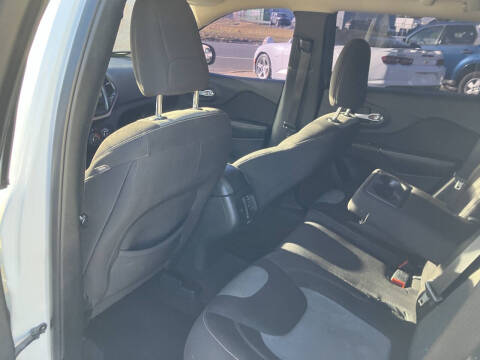 2016 Jeep Cherokee Sport