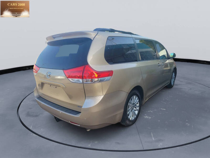 2013 Toyota Sienna XLE 7-Passenger Auto Access Seat