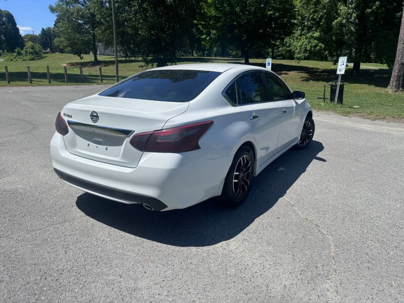 2016 Nissan Altima S photo 3