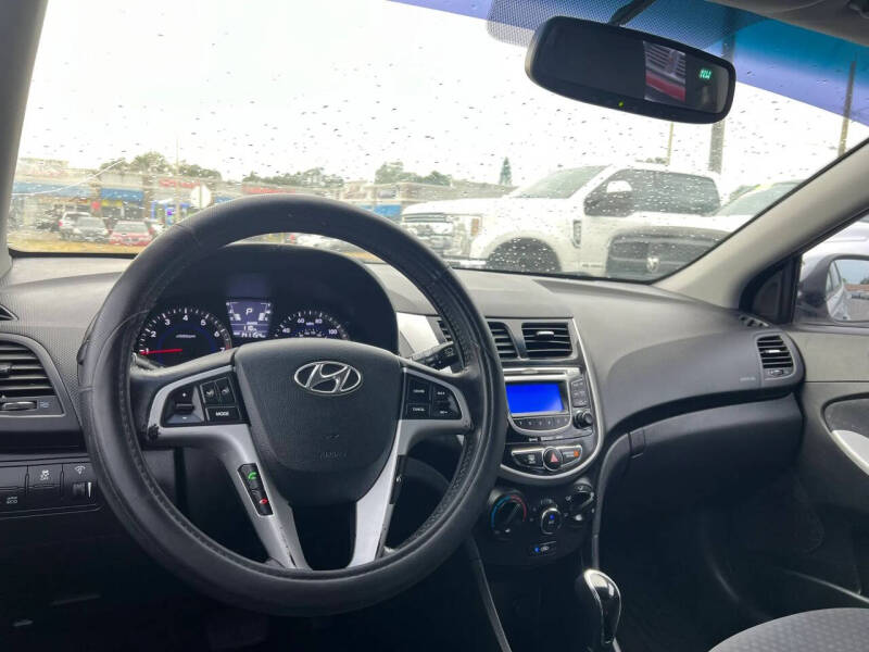 2013 Hyundai Accent SE