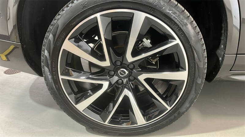 2023 Volvo XC90 Recharge T8 Ultimate Dark Theme