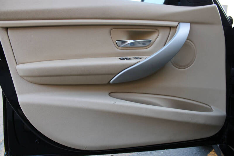 2016 BMW 3 Series 320i