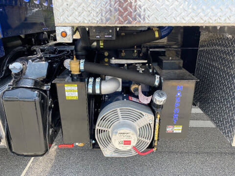 2015 Freightliner M2 106