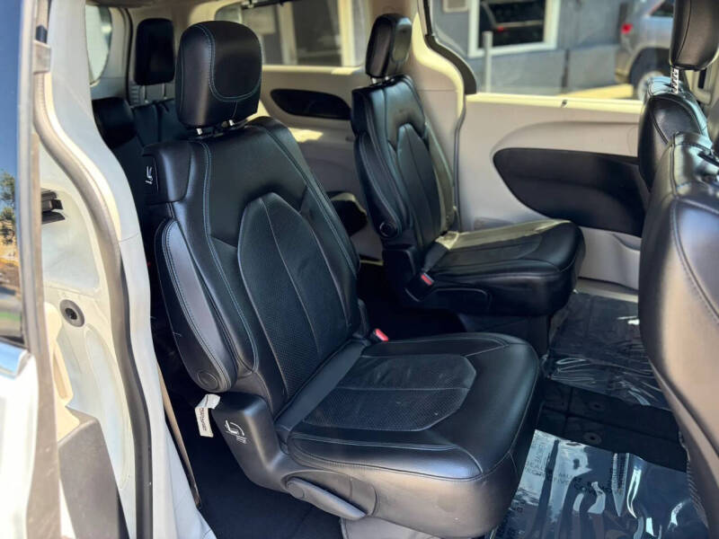 2021 Chrysler Pacifica Touring L