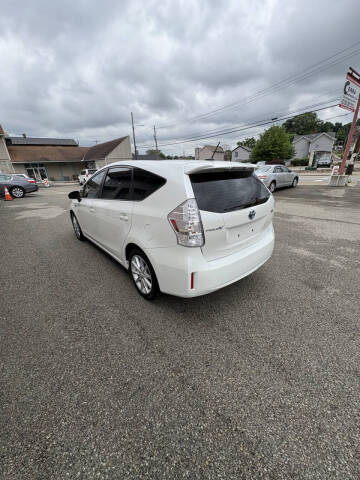 2012 Toyota Prius v Five