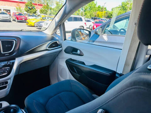 2017 Chrysler Pacifica Touring-L
