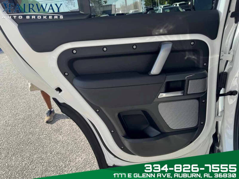 2024 Land Rover Defender 130 P400 X-Dynamic SE