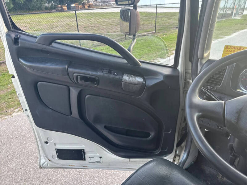 2013 Hino 268
