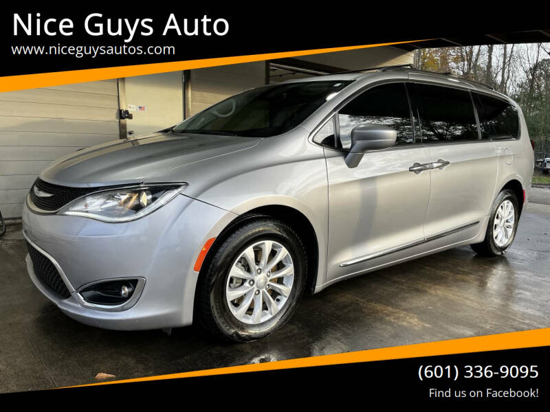 2020 Chrysler Pacifica Touring L's photo