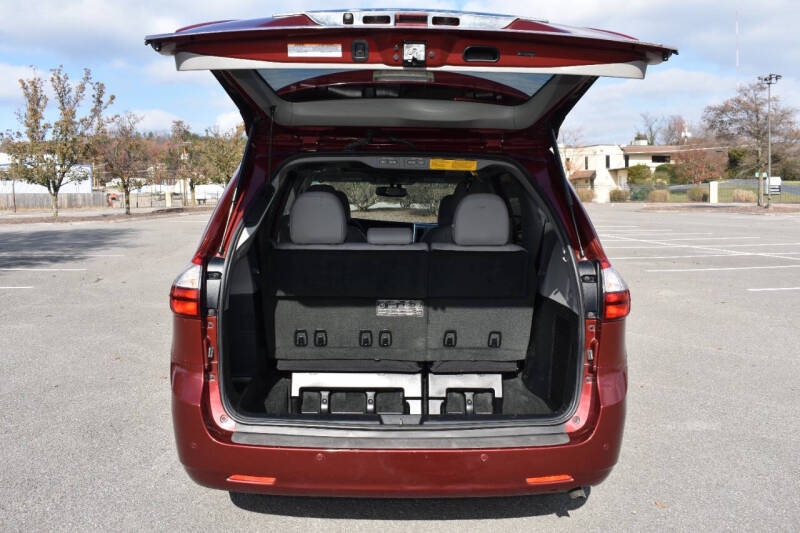 2015 Toyota Sienna Limited Premium photo 10