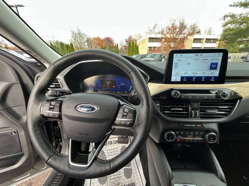 2022 Ford Escape Titanium