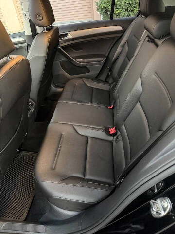 2017 Volkswagen Golf TSI SE