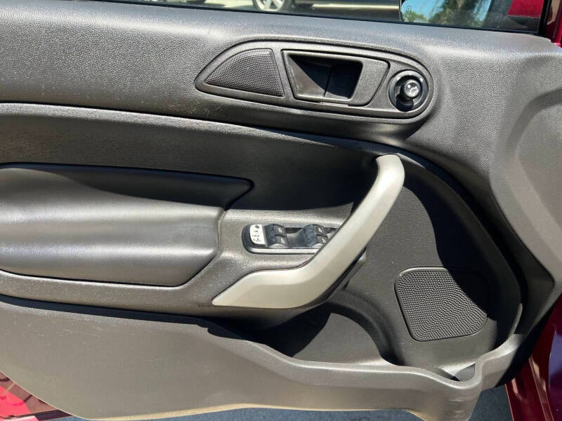 2011 Ford Fiesta SES