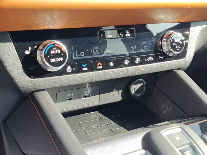 2025 Mitsubishi Outlander PHEV SEL